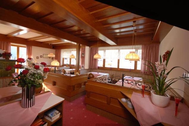 Hotel-Pension Flora Saalbach-Hinterglemm Ngoại thất bức ảnh