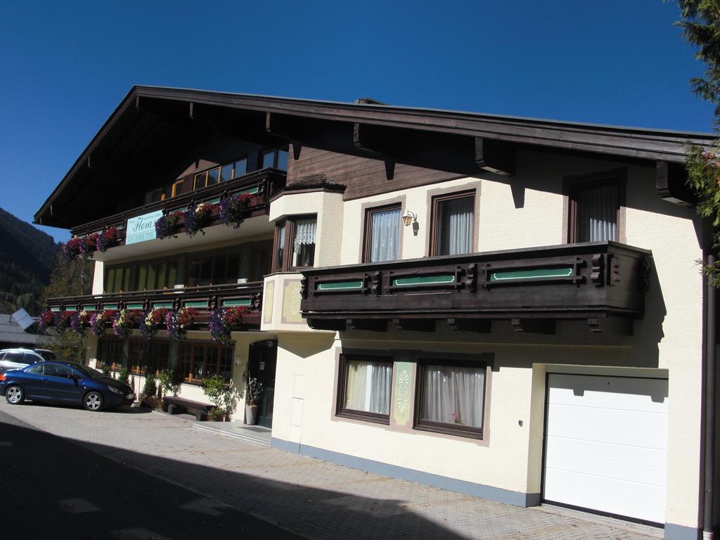 Hotel-Pension Flora Saalbach-Hinterglemm Ngoại thất bức ảnh