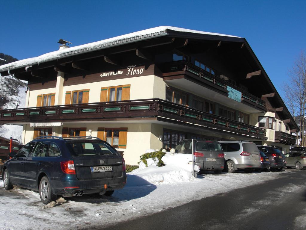 Hotel-Pension Flora Saalbach-Hinterglemm Ngoại thất bức ảnh